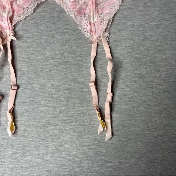 Victoria's Secret Body By Victoria Floral Lace Garter Belt - Picture 10 of 10